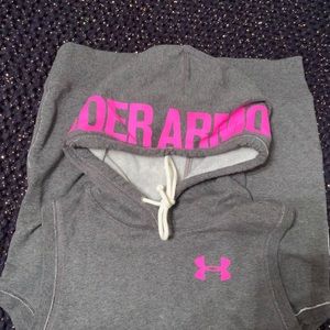 Under Armour Women’s Medium Workout Top with Hood